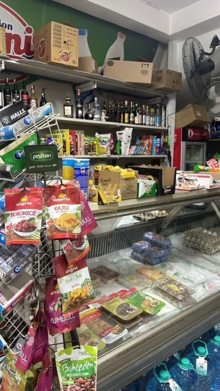 Tirane, jepet me qera dyqan Kati 0, 80 m² 800 € (VARRI I BAMIT)