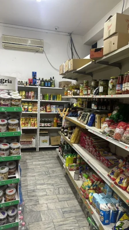 Tirane, jepet me qera dyqan Kati 0, 80 m² 800 € (VARRI I BAMIT)