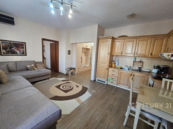 Tirane, jepet me qera apartament 2+1+Aneks+Ballkon Kati 4, 75 m² 700 € (myslym shyri)