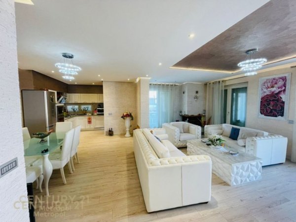 Tirane, shes apartament+verande | Penthouse 3+1+Aneks+Ballkon Kati 7, 150 m² 270.000 € (TOWER BRIDGE, RR. E DIBRËS)