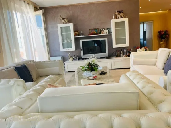 Tirane, shes apartament+verande | Penthouse 3+1+Aneks+Ballkon Kati 7, 150 m² 270.000 € (TOWER BRIDGE, RR. E DIBRËS)