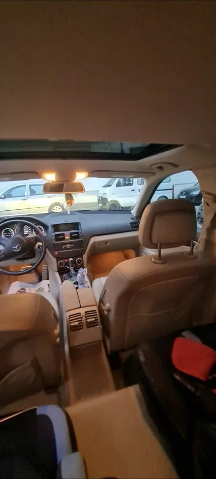 Tirane, shes makine Mercedes benz Benzin, blu e errët tiptronik Klima 255.000 km 7.500 €