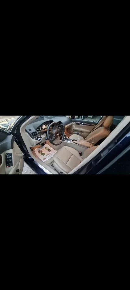 Tirane, shes makine Mercedes benz Benzin, blu e errët tiptronik Klima 255.000 km 7.500 €