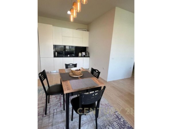 Tirane, jepet me qera apartament 2+1+Aneks+Ballkon Kati 4, 92 m² 1.200 € (Rruga e Kosovareve)