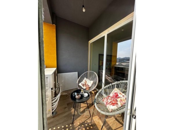 Tirane, jepet me qera apartament 2+1+Aneks+Ballkon Kati 4, 92 m² 1.200 € (Rruga e Kosovareve)