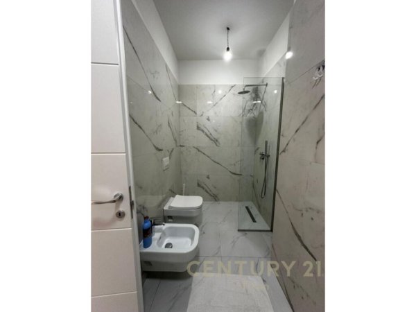 Tirane, jepet me qera apartament 2+1+Aneks+Ballkon Kati 4, 92 m² 1.200 € (Rruga e Kosovareve)
