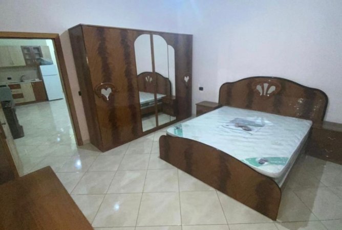 Tirane, jepet me qera apartament 1+1 Kati 3, 65 m² 350 € (Bulevardi i Ri)
