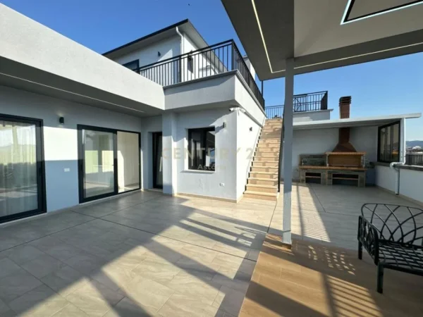 Tirane, jepet me qera apartament+verande | Penthouse 3+1+Aneks+Ballkon Kati 10, 232 m² 2.500 € (Astir)