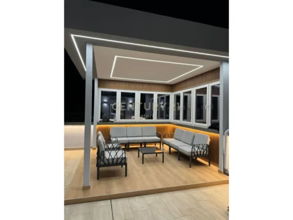 Tirane, jepet me qera apartament+verande | Penthouse 3+1+Aneks+Ballkon Kati 10, 232 m² 2.500 € (Astir)