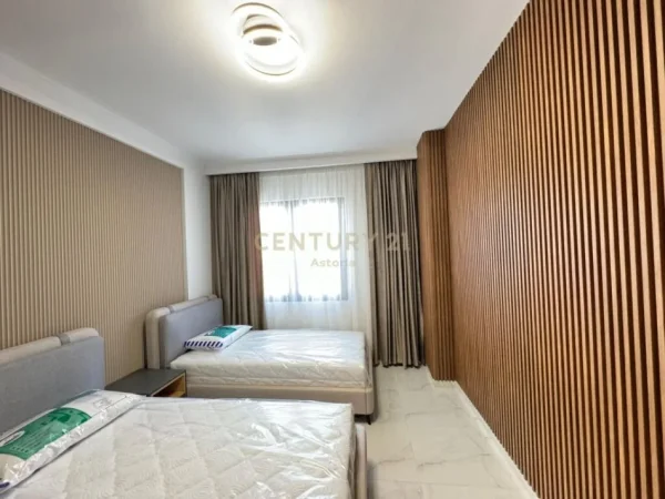 Tirane, jepet me qera apartament+verande | Penthouse 3+1+Aneks+Ballkon Kati 10, 232 m² 2.500 € (Astir)