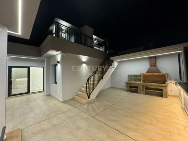 Tirane, jepet me qera apartament+verande | Penthouse 3+1+Aneks+Ballkon Kati 10, 232 m² 2.500 € (Astir)