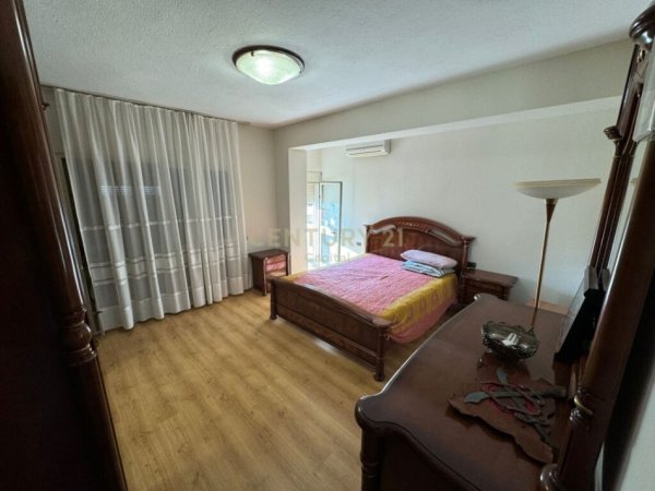 Tirane, jepet me qera apartament 2+1+Aneks+Ballkon Kati 6, 110 m² 700 € (Rruga e Durresit)