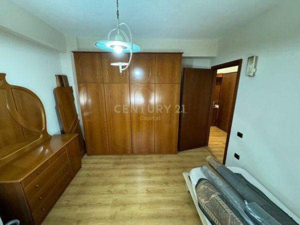 Tirane, jepet me qera apartament 2+1+Aneks+Ballkon Kati 6, 110 m² 700 € (Rruga e Durresit)