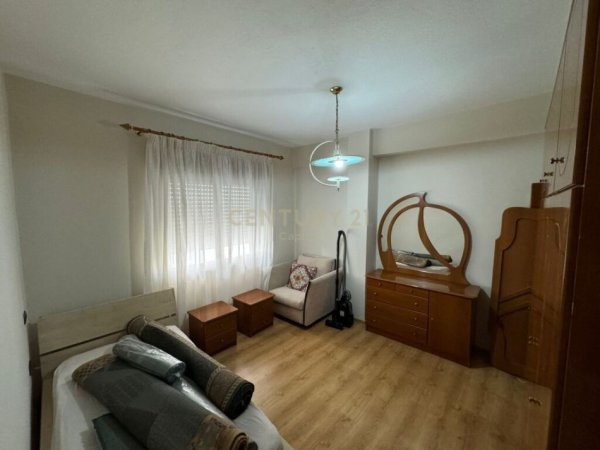 Tirane, jepet me qera apartament 2+1+Aneks+Ballkon Kati 6, 110 m² 700 € (Rruga e Durresit)