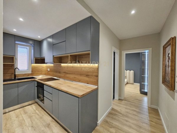 Tirane, jepet me qera apartament 1+1+Aneks+Ballkon Kati 5, 44 m² 1.000 € (Ish Blloku)