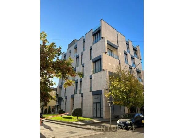 Shqiperi, jepet me qera ambjent biznesi Kati 5, 2.620 m² (Rruga e Durrsit)