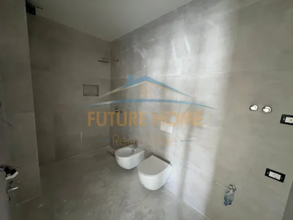 Tirane, shitet apartament 1+1+Ballkon Kati 8, 64 m² 69.500 € (Univers City)