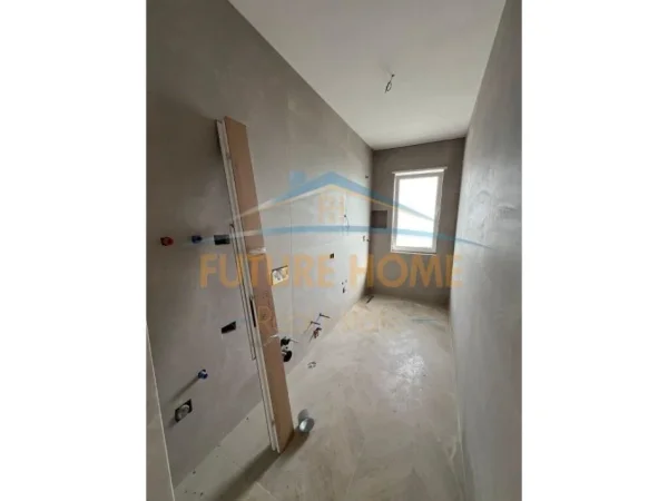 Tirane, shitet apartament 2+1+Ballkon Kati 8, 96 m² 110.000 € (Univers City)