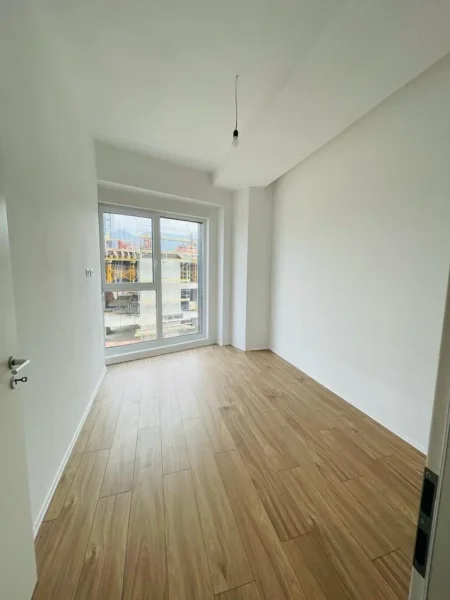 Tirane, jepet me qera ambjent biznesi Kati 9, 120 m² 700 € (Jordan Misja)