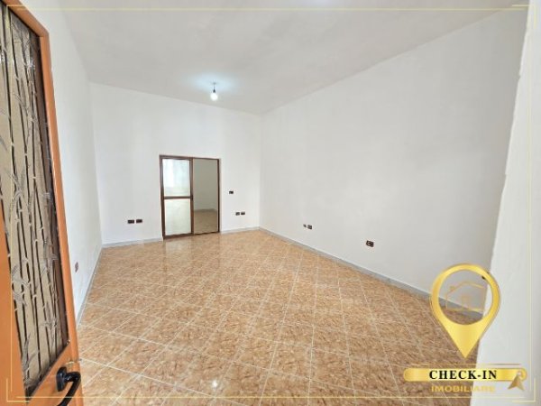 Tirane, jepet me qera apartament 1+1+Ballkon Kati 0, 55 m² 300 € (Kodra e Priftit)