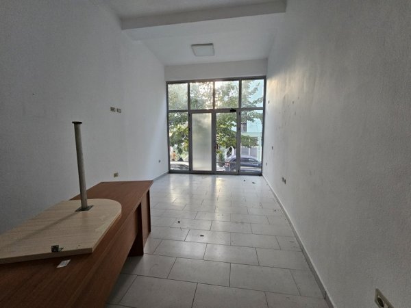 Tirane, shitet dyqan Kati 0, 31.86 m² 95.000€ (Haxhi Hysen Dalliu, 100 metra mbi Prokurorine)