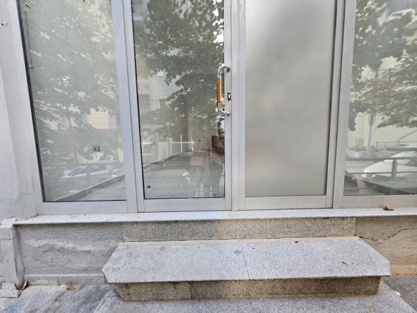 Tirane, shitet dyqan Kati 0, 31.86 m² 95.000€ (Haxhi Hysen Dalliu, 100 metra mbi Prokurorine)