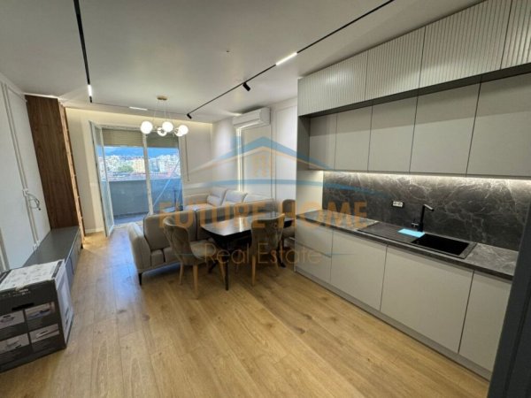 Tirane, shitet apartament 1+1+Ballkon Kati 4, 75 m² 160.000 € (Golden Pak)