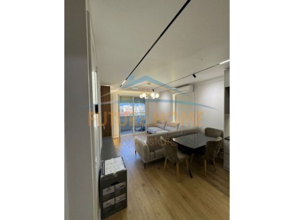 Tirane, shitet apartament 1+1+Ballkon Kati 4, 75 m² 160.000 € (Golden Pak)