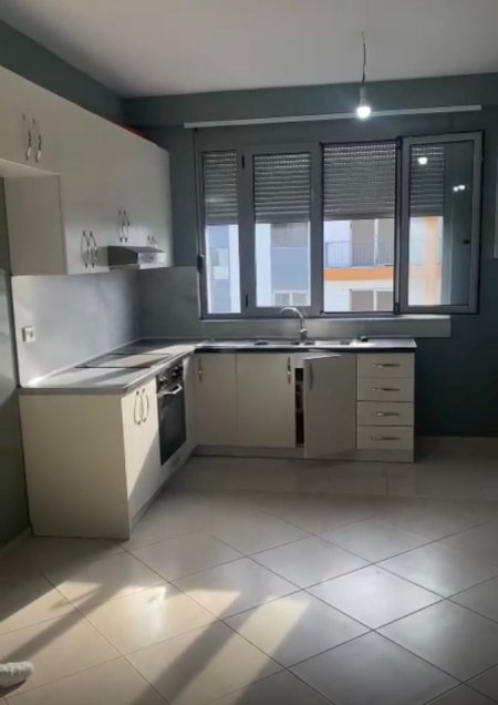 Tirane, jepet me qera apartament 2+1 Kati 7, 90 m² 300 € (Kamez)