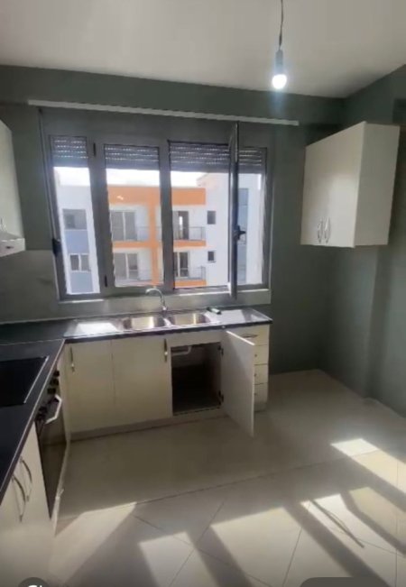 Tirane, jepet me qera apartament 2+1 Kati 7, 90 m² 300 € (Kamez)