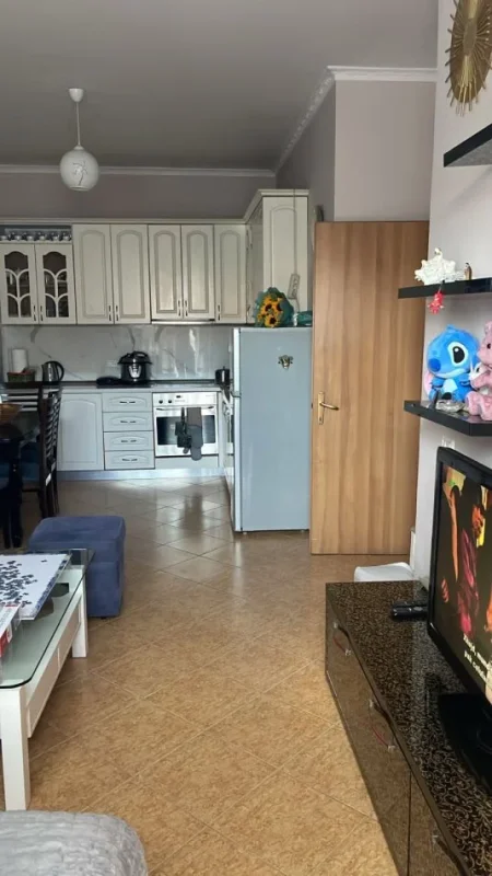 Tirane, jepet me qera apartament 2+1+Ballkon Kati 2, 90 m² 500 € (Migjeni)
