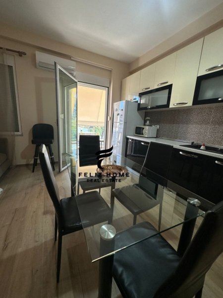 Tirane, jepet me qera apartament 2+1+Ballkon Kati 2, 100 m² 650 € (LIQENI I THATE)