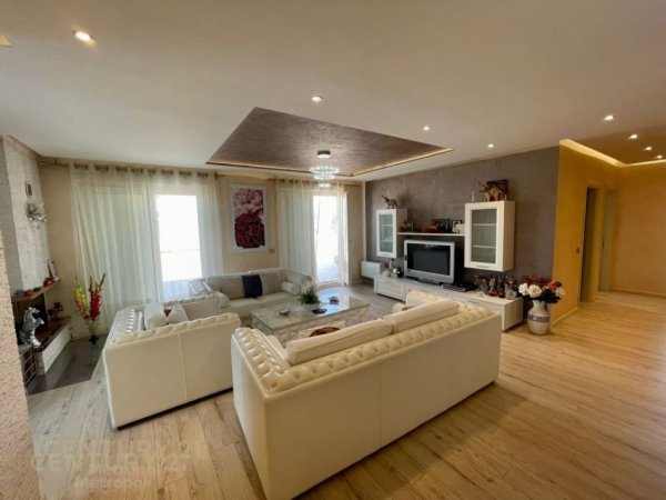 Tirane, shes apartament 3+1+2+VERANDE , 150 m² 270.000 € (Rruga e Dibrës)