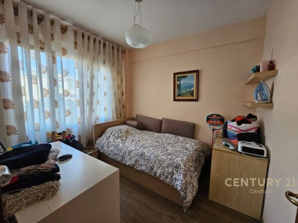 Tirane, jepet me qera apartament 2+1+Ballkon Kati 4, 74 m² 750 € (Rruga Myslym Shyri)