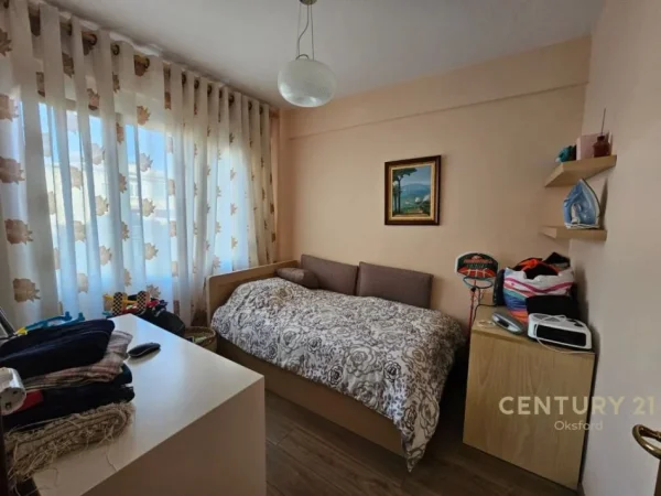 Tirane, jepet me qera apartament 2+1+Ballkon Kati 4, 74 m² 750 € (Rruga Myslym Shyri)