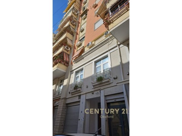 Tirane, jepet me qera apartament 2+1+Ballkon Kati 4, 74 m² 750 € (Rruga Myslym Shyri)