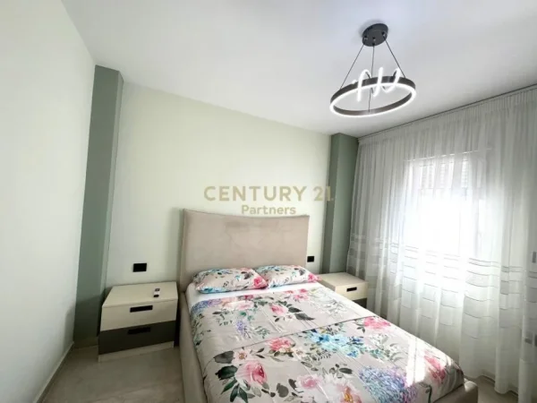 Tirane, jepet me qera apartament 2+1+Ballkon Kati 7, 108 m² 750 € (Rruga Teodor Keko)