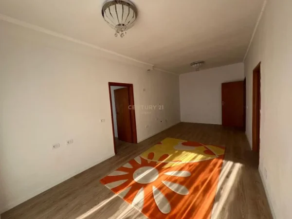 Tirane, shitet apartament 2+1 Kati 2, 83 m² 93.000 € (Rruga Muhamet Deliu)
