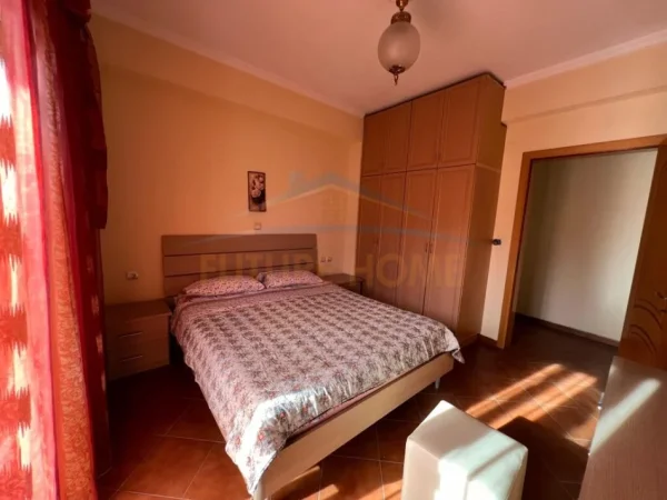 Tirane, jepet me qera apartament 2+1 Kati 1, 160 m² 550 € 