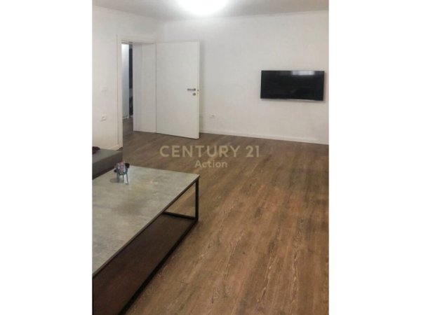 Tirane, shitet apartament 1+1 Kati 0, 83 m² 90.000 € (Rruga Fabrika e Qelqit)