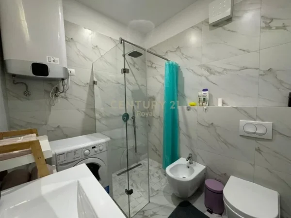 Tirane, jepet me qera apartament 1+1 Kati 4, 56 m² 700 € (Rruga Frederik Shiroka)