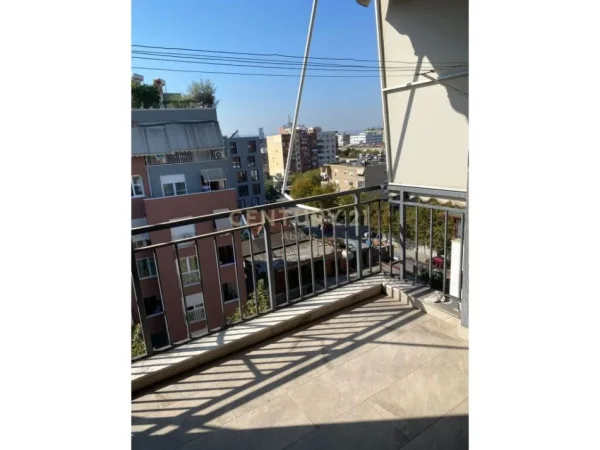 Tirane, shitet apartament 2+1+Ballkon Kati 6, 92 m² 150.000 € (Rruga Ali Demi)