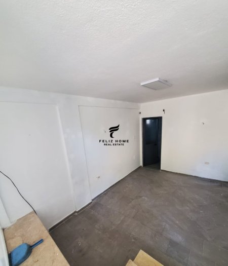 Tirane, jepet me qera dyqan Kati 1, 50 m² 350 € (QYTET STUDENTI)