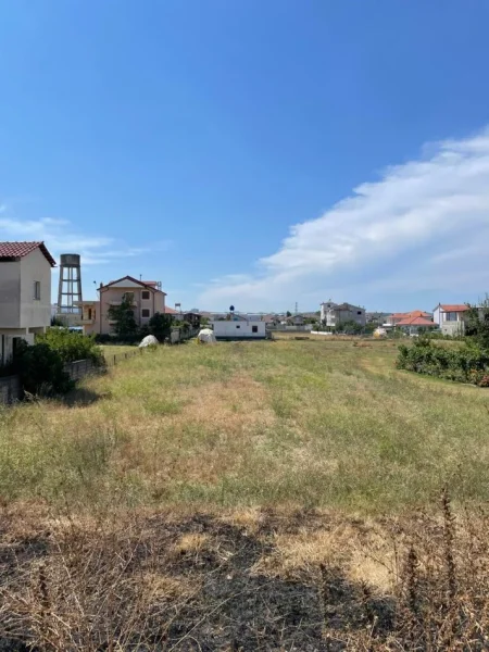 Tirane, shitet toke , 2.000 m² 140.000 € (Domje)