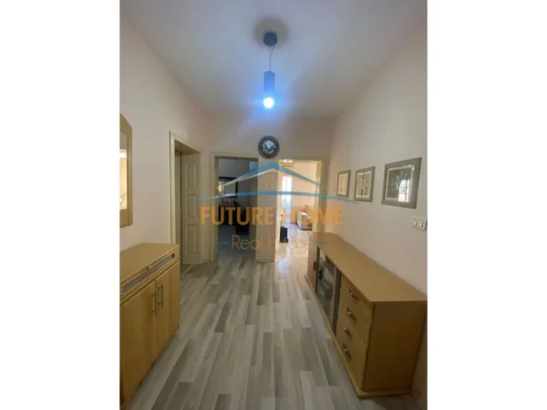 Tirane, shitet apartament 2+1+Ballkon Kati 2, 82 m² 125.000 € (5 Maji)