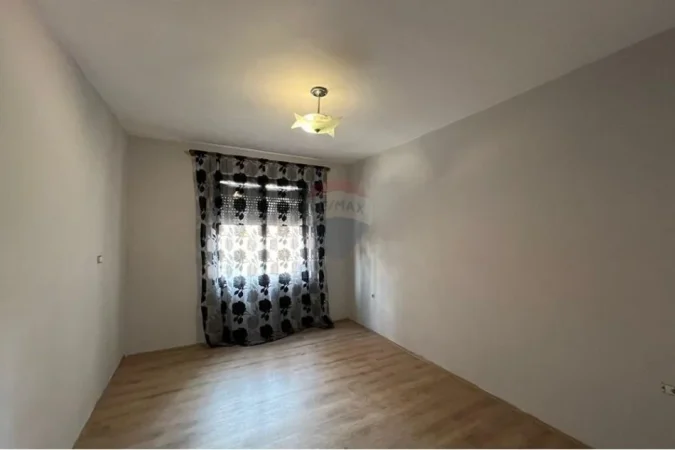 Tirane, jepet me qera 3+1 , 450 € (Bllok)