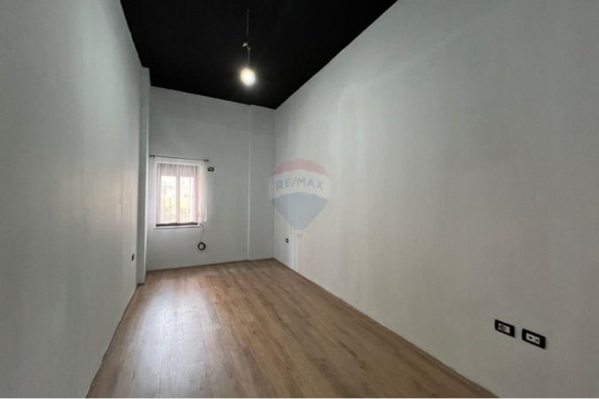 Tirane, jepet me qera 3+1 , 450 € (Bllok)
