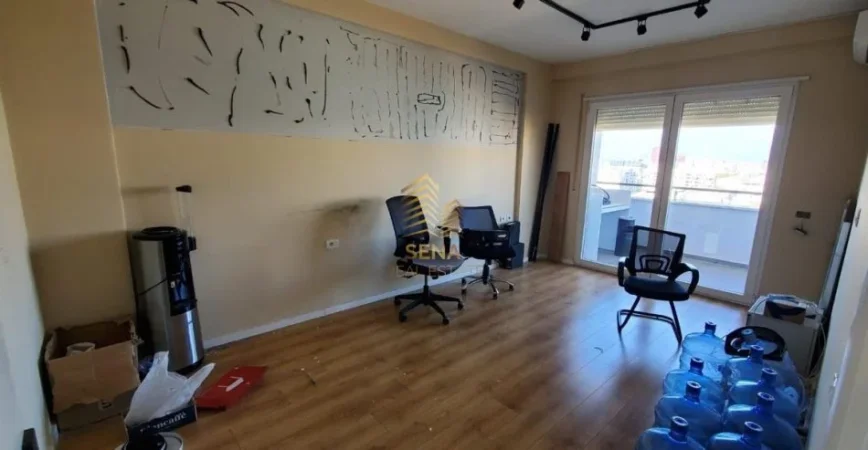 Tirane, jepet me qera ambjent biznesi Kati 8, 140 m² 1.000 € (Komuna e Parisit)