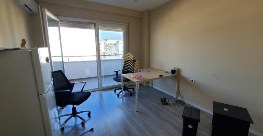 Tirane, jepet me qera ambjent biznesi Kati 8, 140 m² 1.000 € (Rruga Hasan Alla, prane Kristal Center)