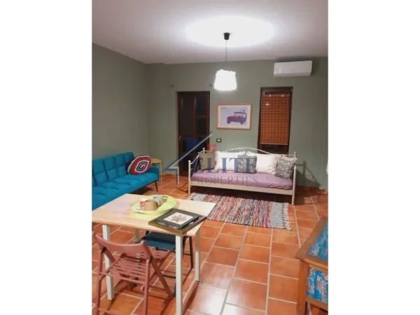 Tirane, shitet hotel , 1.240 m² (Peze)